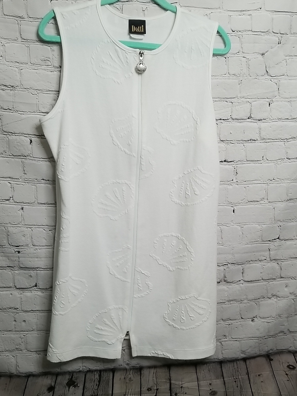 Dotti womens size Medium zip up swimsuit cover up white w/ seashells GUC